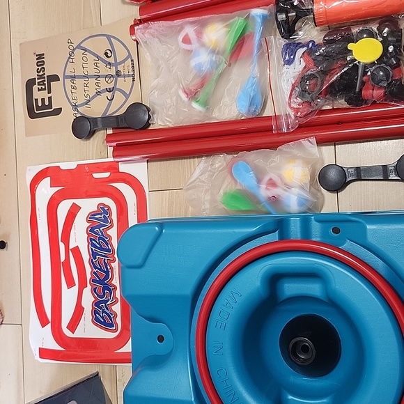 Basketball hoop + darts can be played on the back - Picture 8 of 14